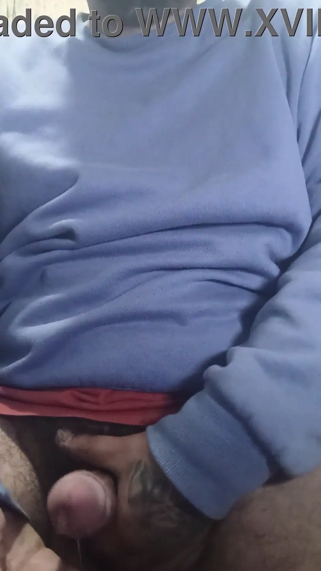 Moment at 02:01 in Masturbandome hasta acabar con la leche gotiando