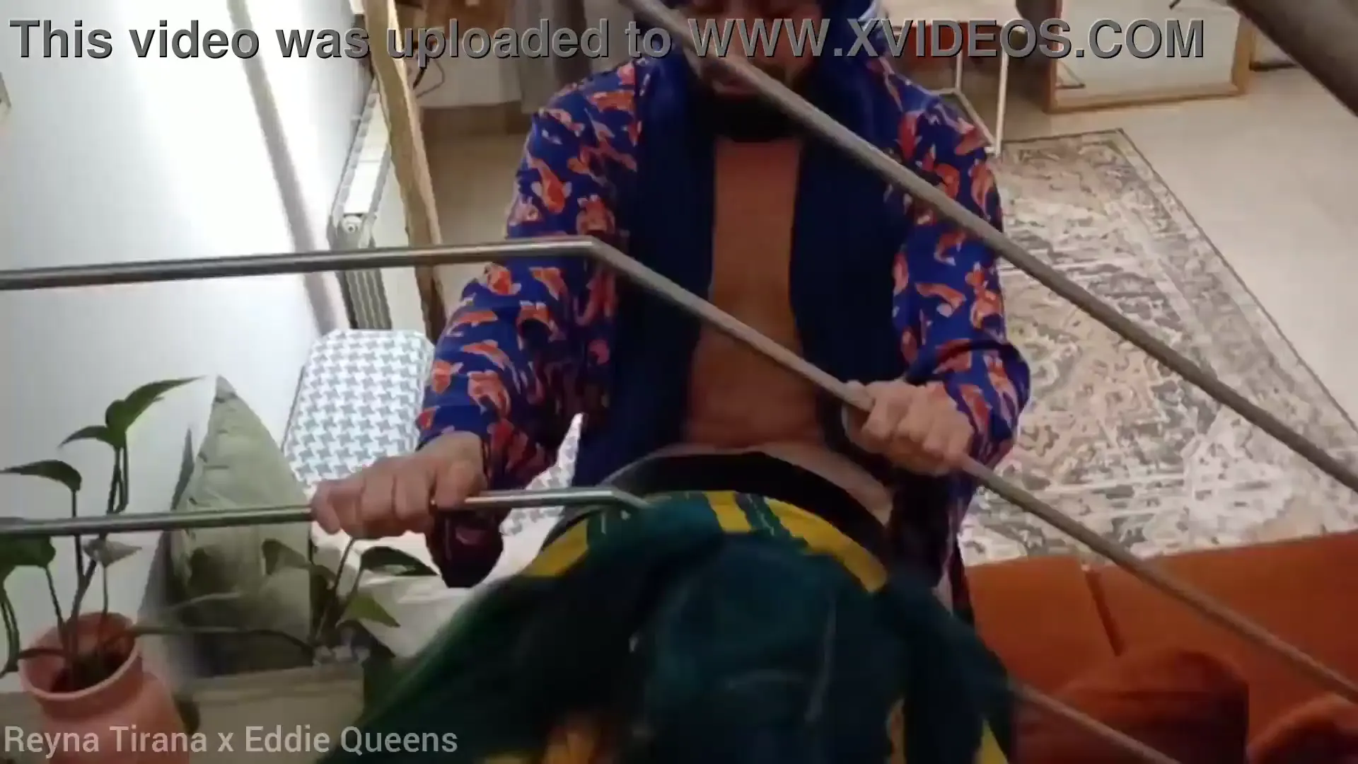 Moment at 04:46 in Brazilian Miku Gets Stuck On The Stairs And Kaito Gives Her More Than A Hand