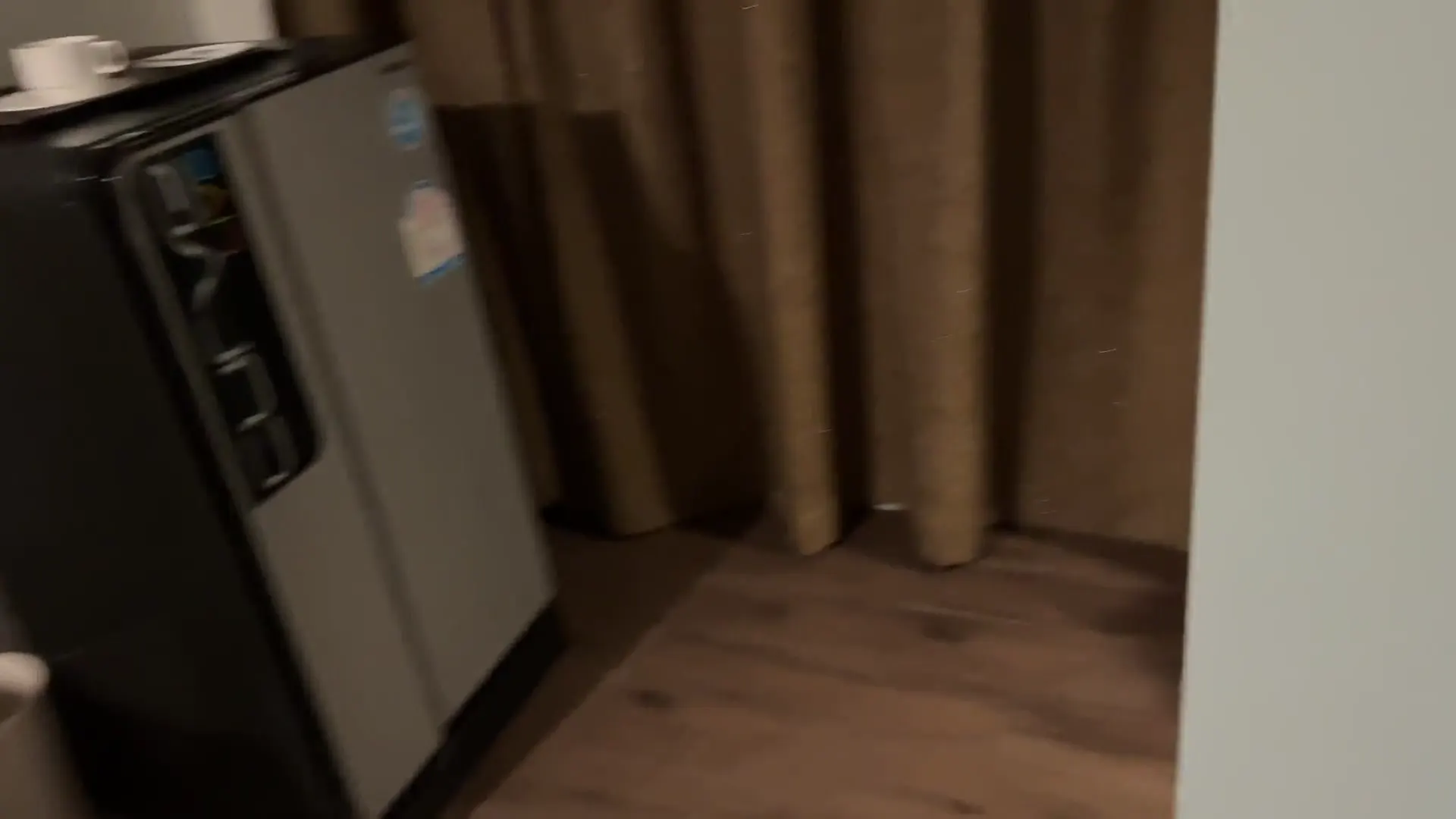 Moment at 00:06 in Сводная сестра сделает всё, чтобы заставить меня Удалить это видео