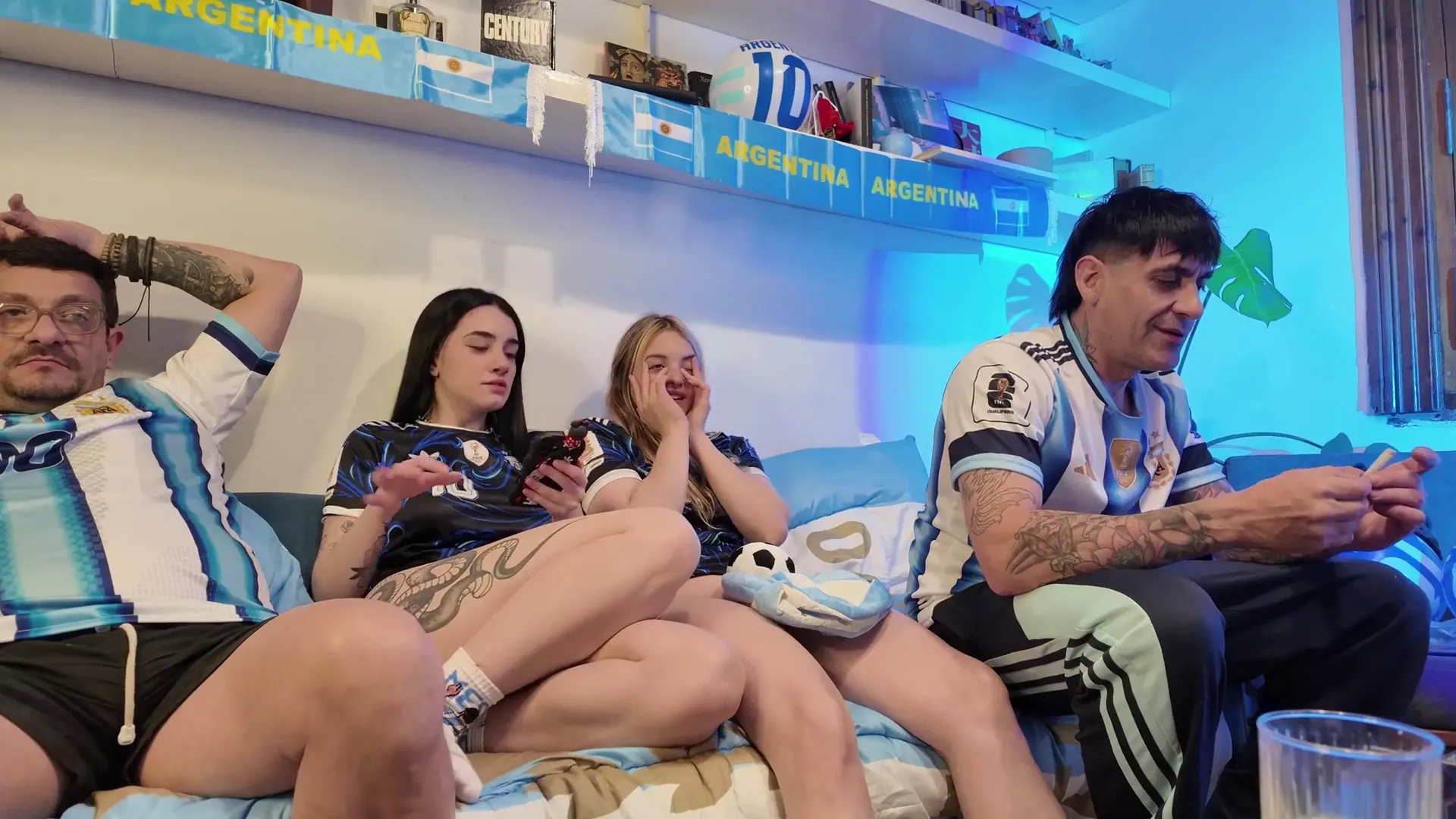 Moment at 04:52 in Argentina vs Inglaterra (live show During the match)