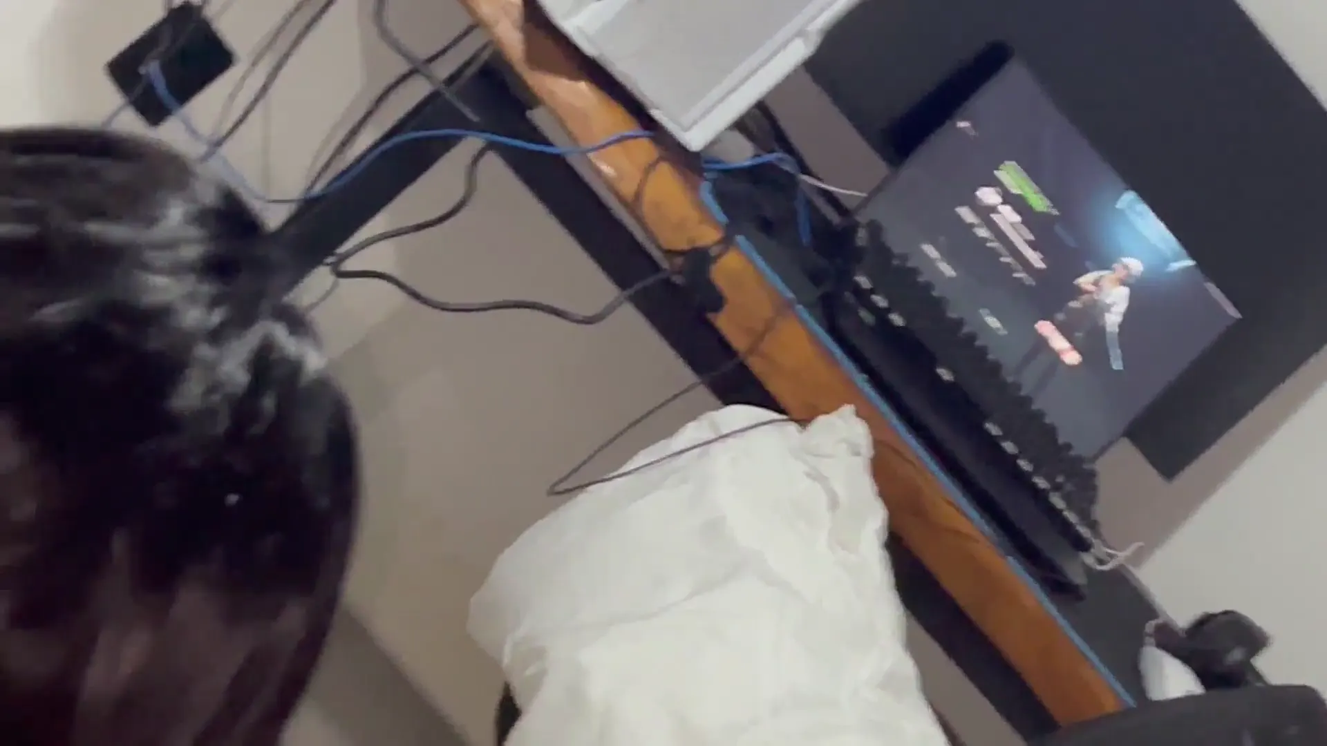 Moment at 02:54 in PRIMA SOLTANDO TODO SEU CREME NO MEU PAU ENORME