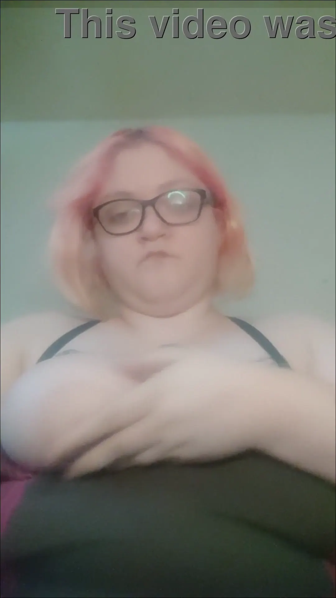 Moment at 05:58 in Amputada jugando con sus enormes tetas - camara lenta