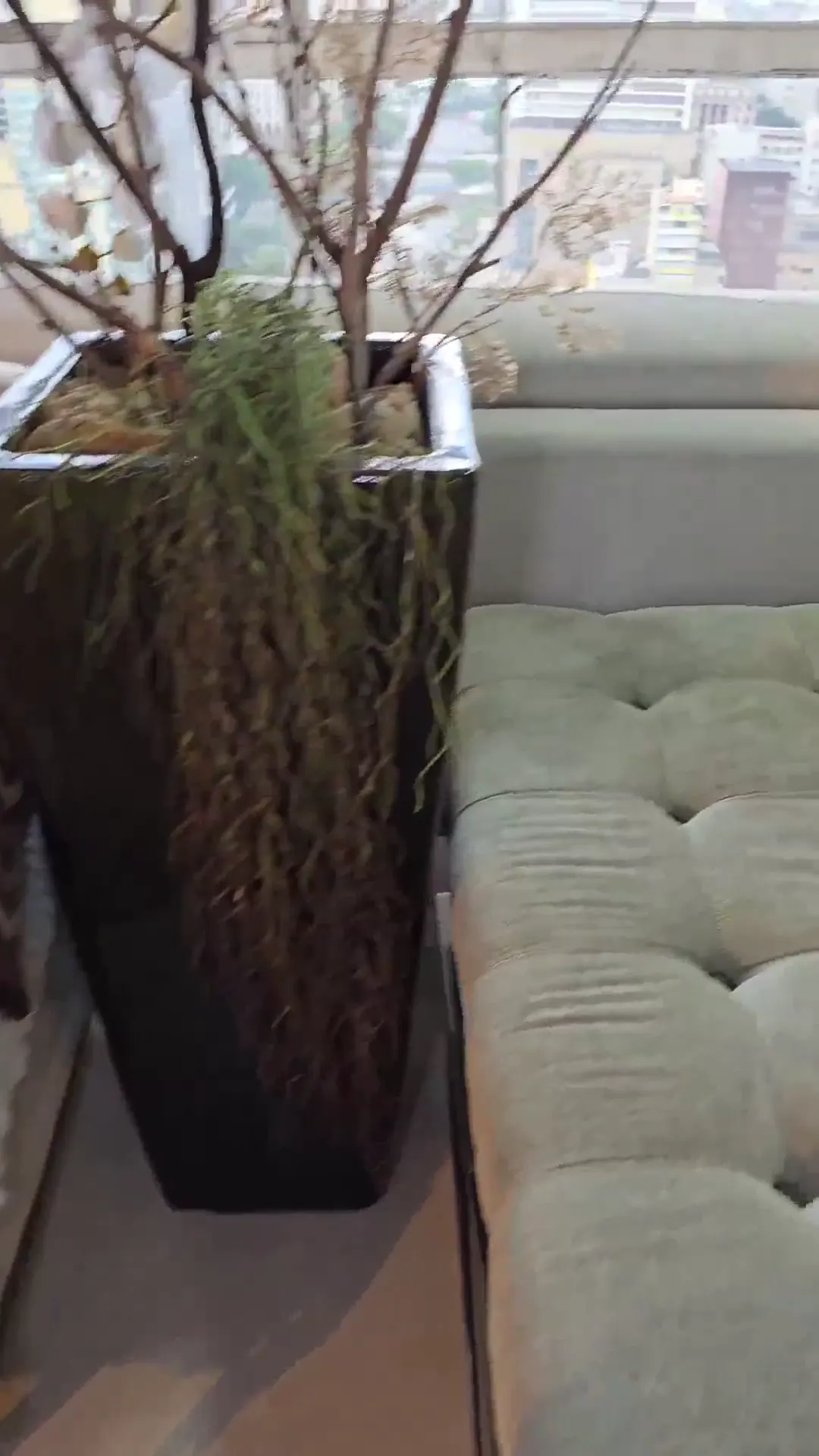 Moment at 05:02 in Esposa tenta&ccedil_&atilde_o provocando o marido no apartamento e desejando rola