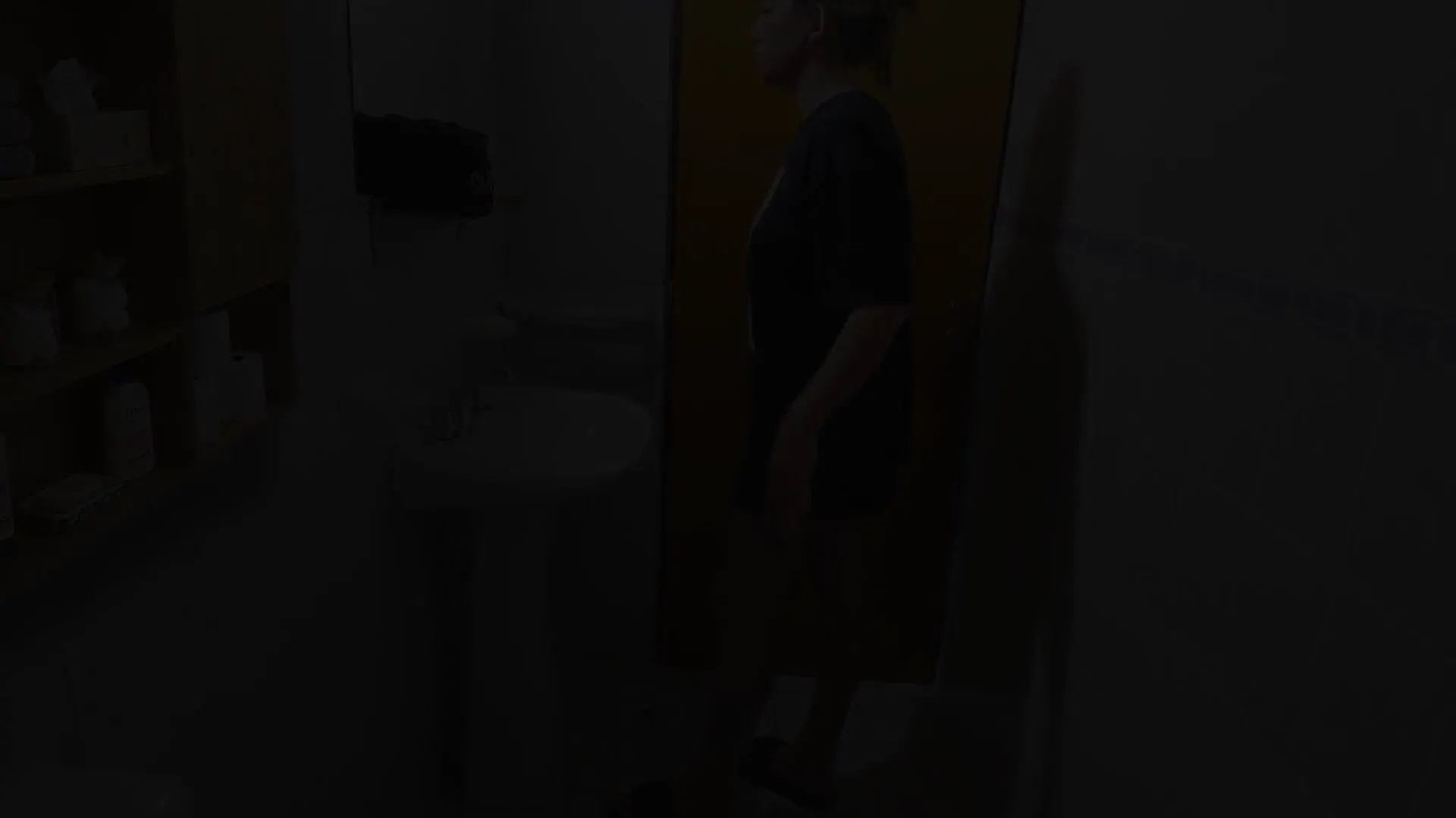 Moment at 10:05 in Mi mujer casi me atrapa follando a la esposa de mi hermano en el ba&ntilde_o
