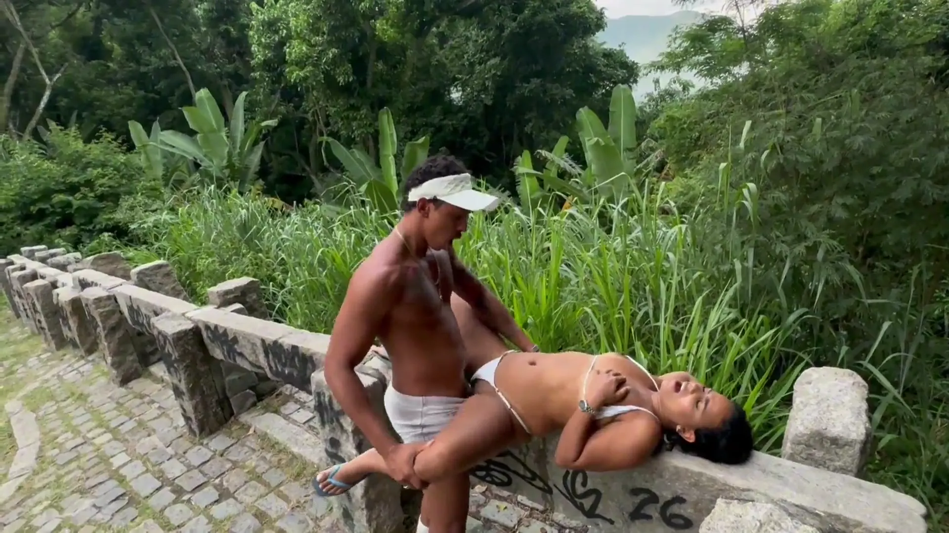 Moment at 14:16 in Parei pra ajudar a Preta na beira da pista ela me recompensou com uma foda bem gostosa ao ar livre PART 1 (COMPLETO NO RED)