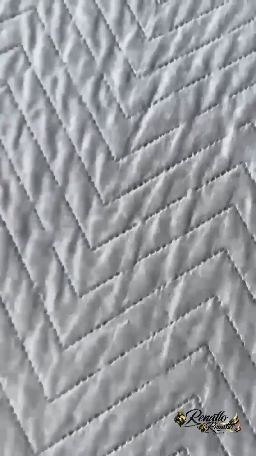 Moment at 01:00 in Personal pauzudo, fode vizinha casada safada na cama do corno manso. Personal pauzudo, viu casadinha na academia e fodeu a safada enquanto o marido corno trabalha.