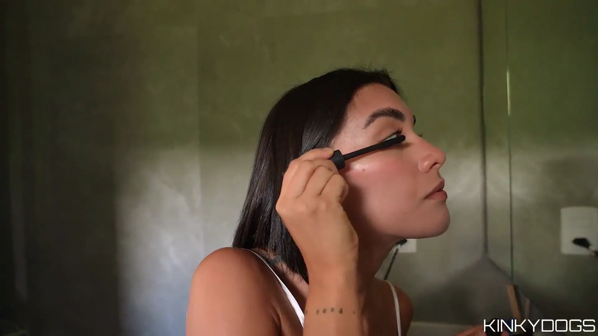 Moment at 04:12 in Horny for a date but I will make him so horny before fucking me!