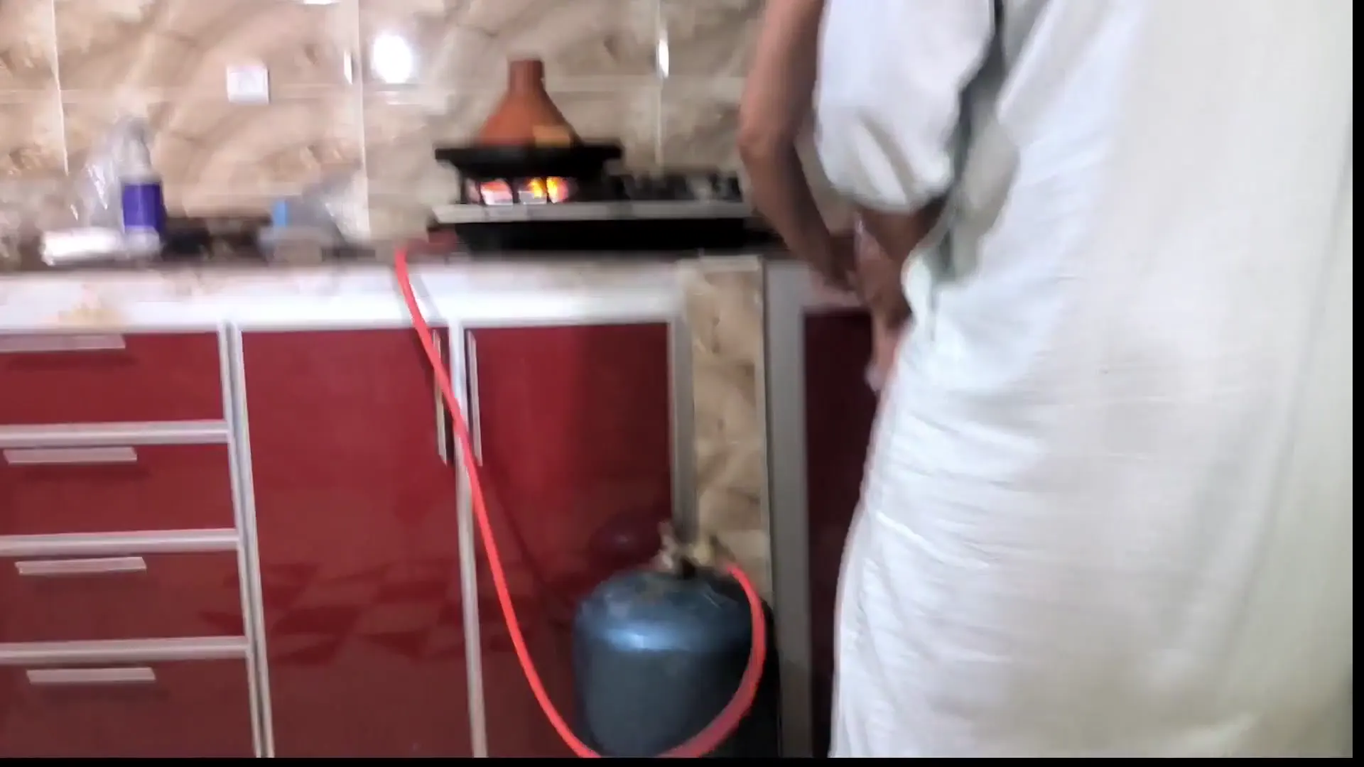 Moment at 04:13 in كفيل سعودي ينياك خادمه مصريه سكس عربي ساخن