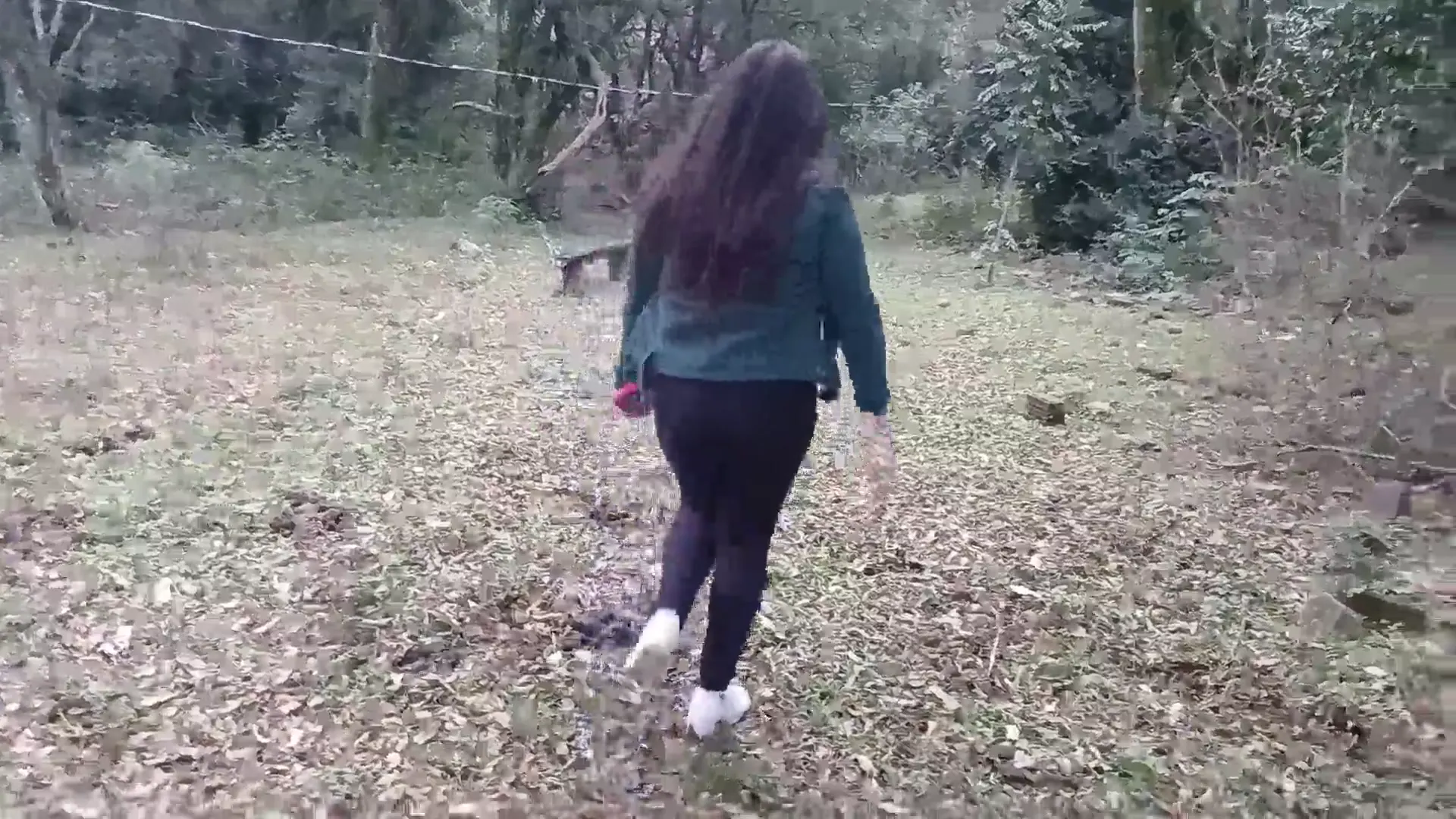 Selected keyframe at 00:00 from Casada dando a buceta na floresta